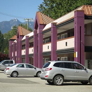 North Vancouver Hotel